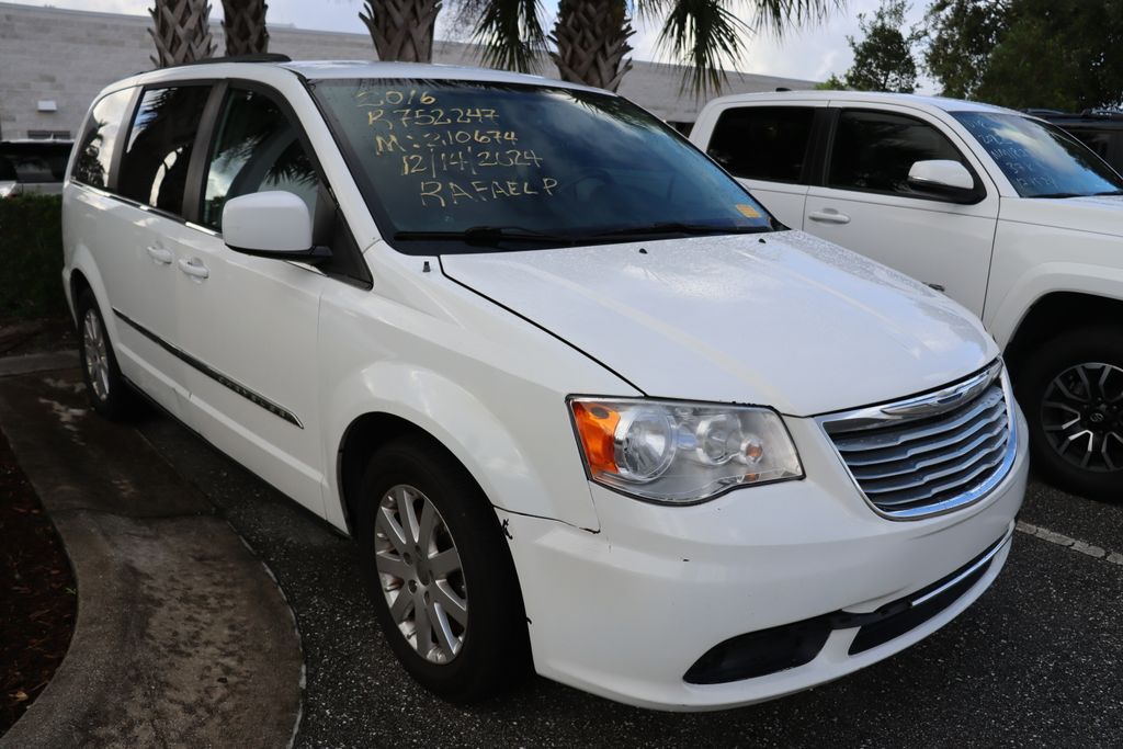 2015 Chrysler Town & Country Touring 6