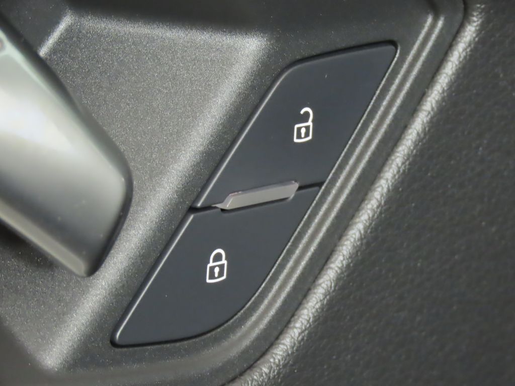 Thumbnail: 2023 Audi Q3 - 31