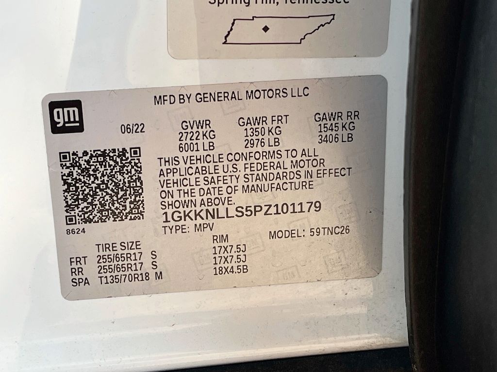 Used 2023 White GMC AT4 image 34