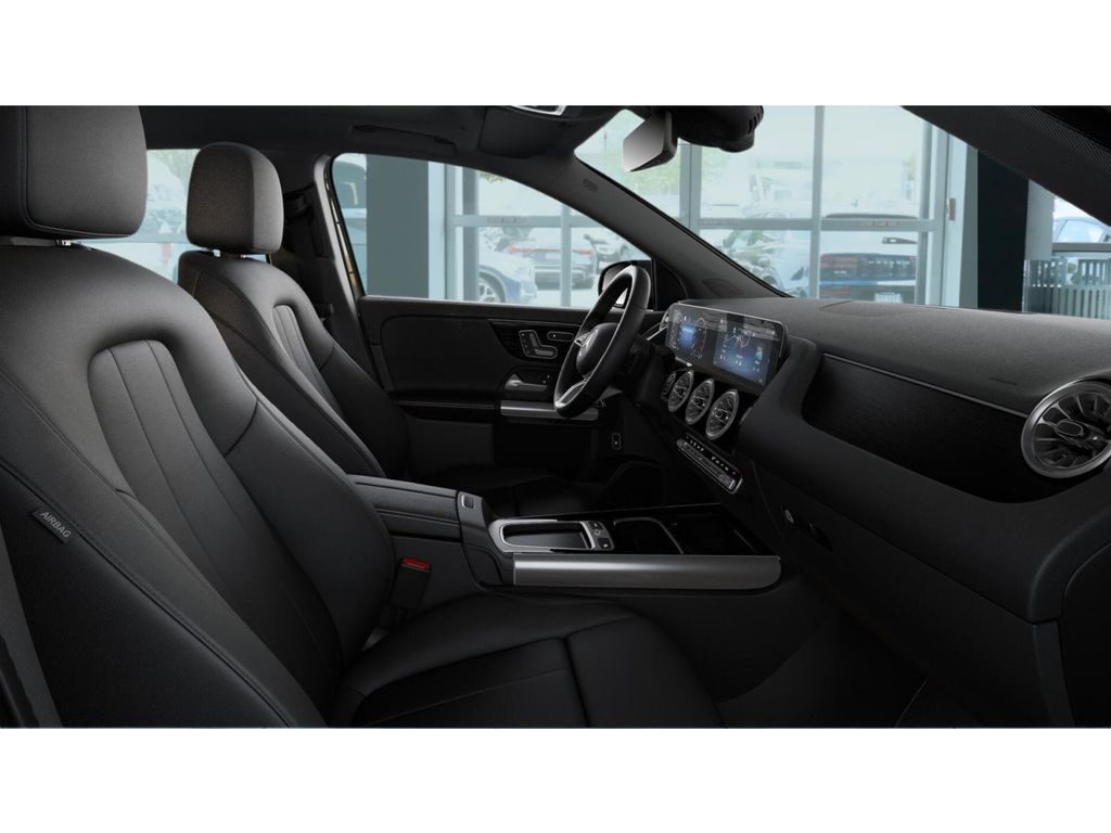 Thumbnail: 2026 Mercedes-Benz GLA - 4