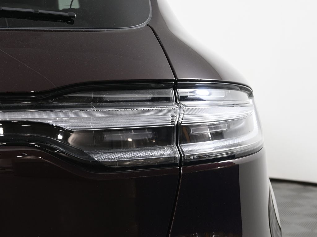 Thumbnail: 2025 Porsche Macan - 13