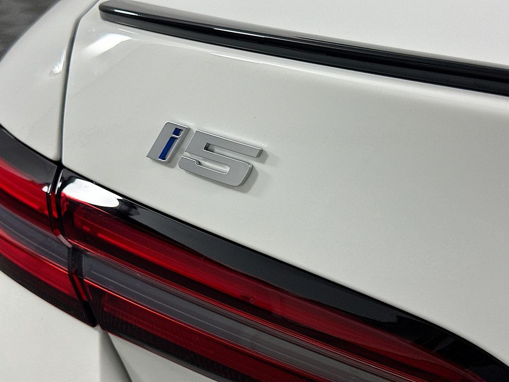 Thumbnail: 2024 BMW i5 - 22