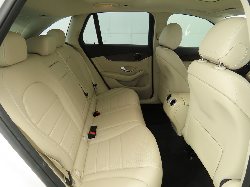 2022 Mercedes-Benz GLC 300 22