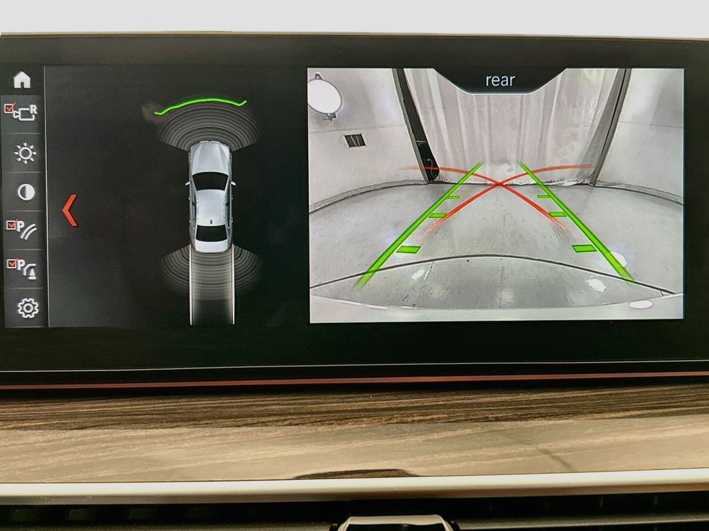 Used 2018 White BMW 540i image 15