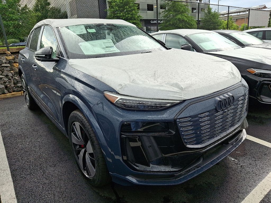 2025 Audi e-tron Premium 2