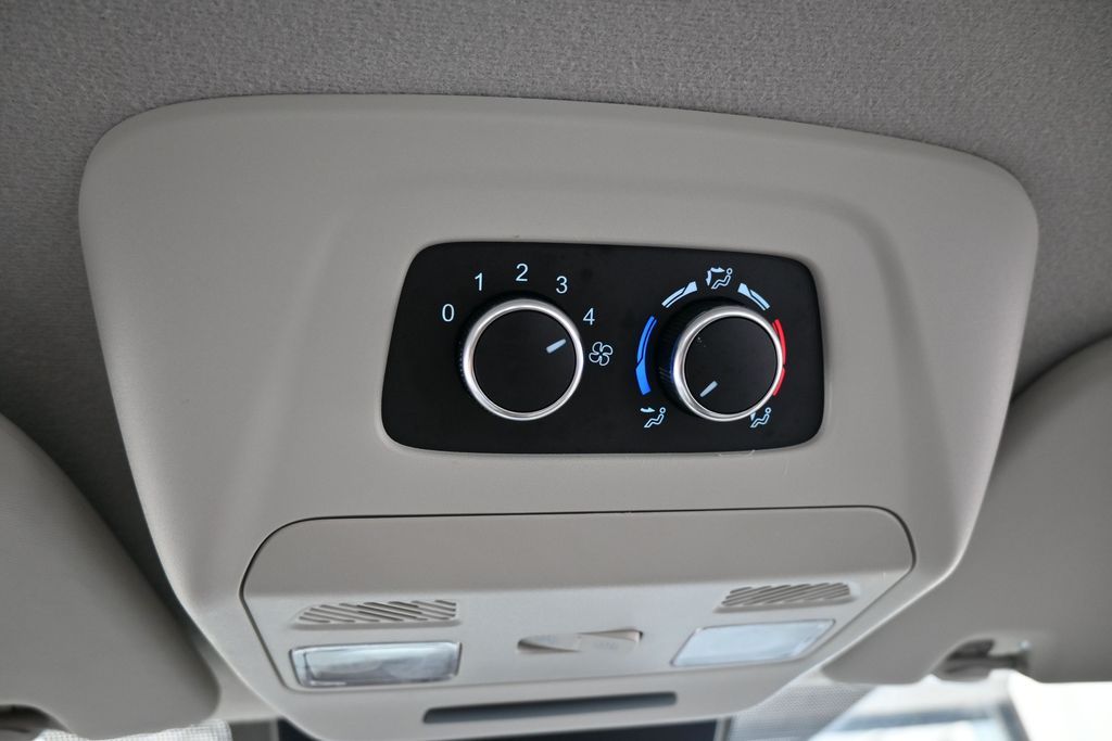 Used 2024 Oxford White Ford XLT image 31