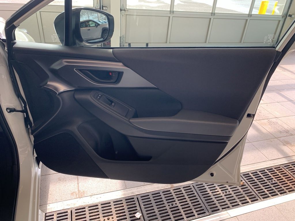 New 2025 White Subaru Base image 18