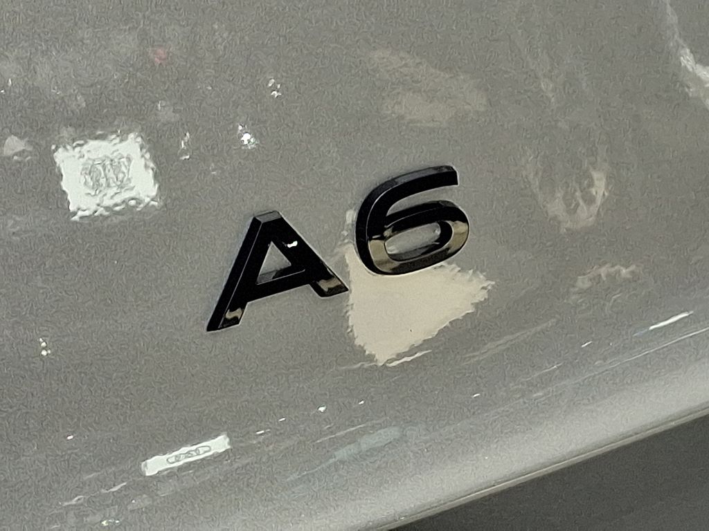 Thumbnail: 2025 Audi e-tron S - 30