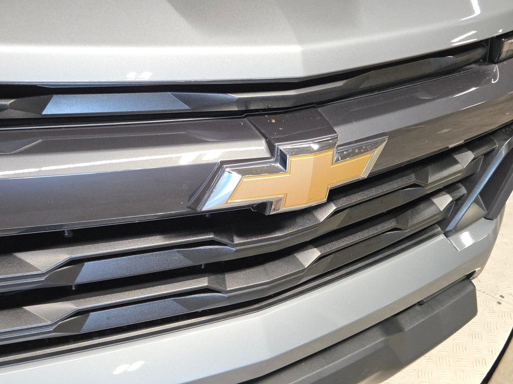 2024 Chevrolet Colorado LT photo 11