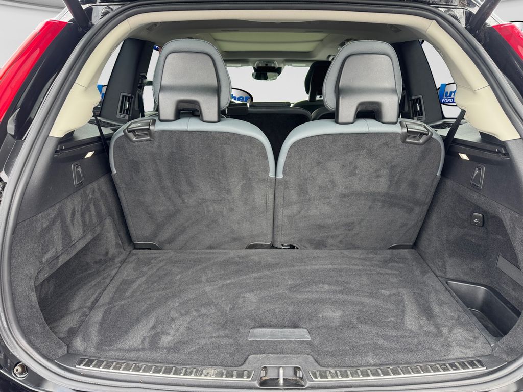2020 Volvo XC90 T6 Momentum Black at Subaru and VW of Moon Township