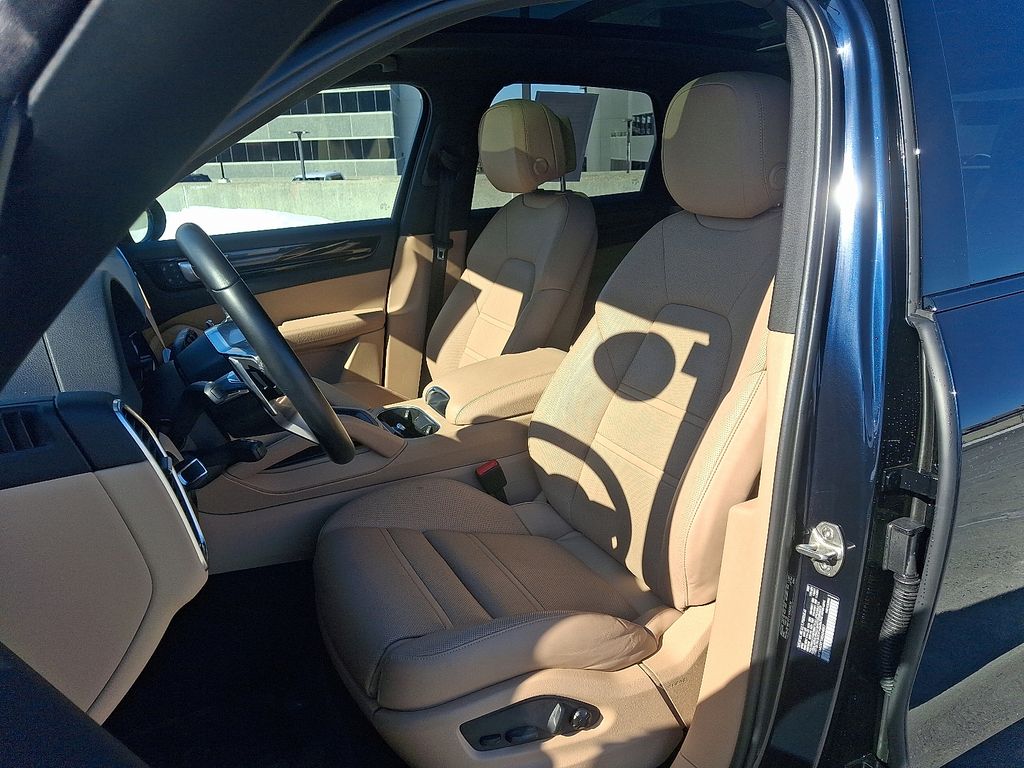 Thumbnail: 2022 Porsche Cayenne - 5