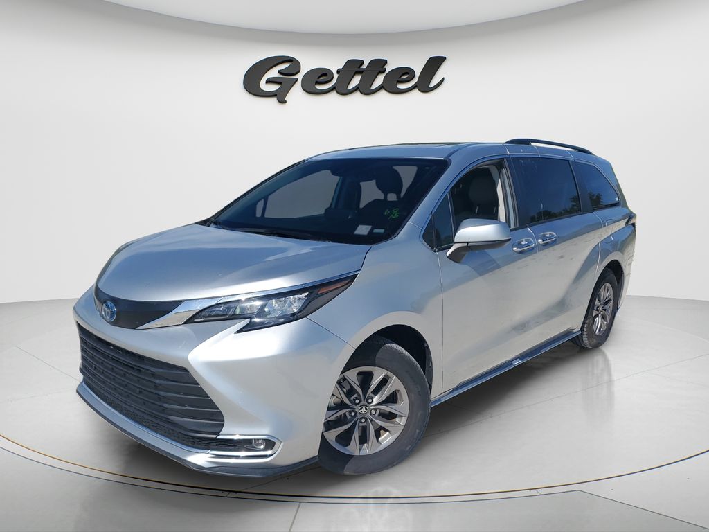 Pre-Owned 2021 Toyota Sienna Platinum 4D Passenger Van in