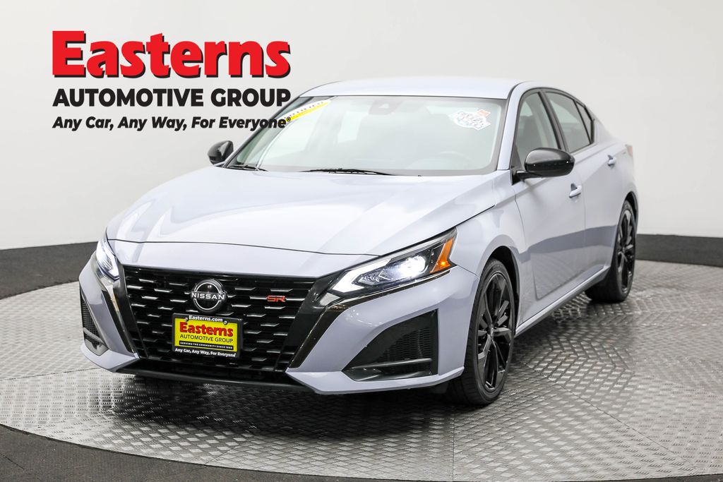 2023 Nissan Altima SR's photo