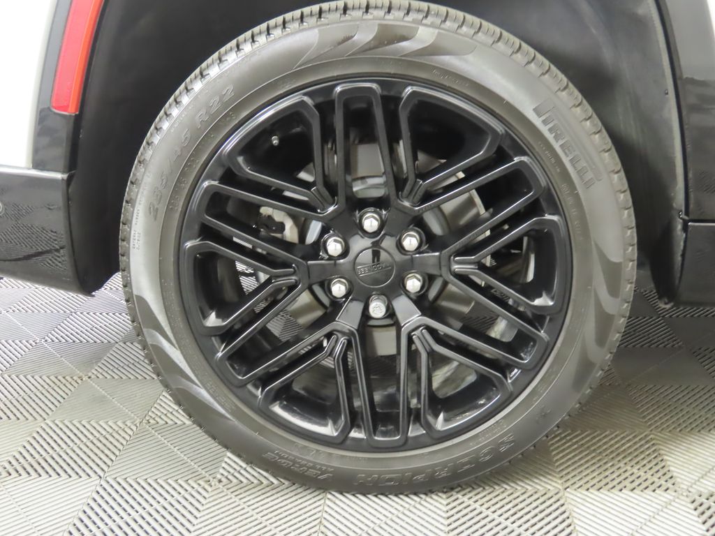 Thumbnail: 2024 Jeep Wagoneer - 32