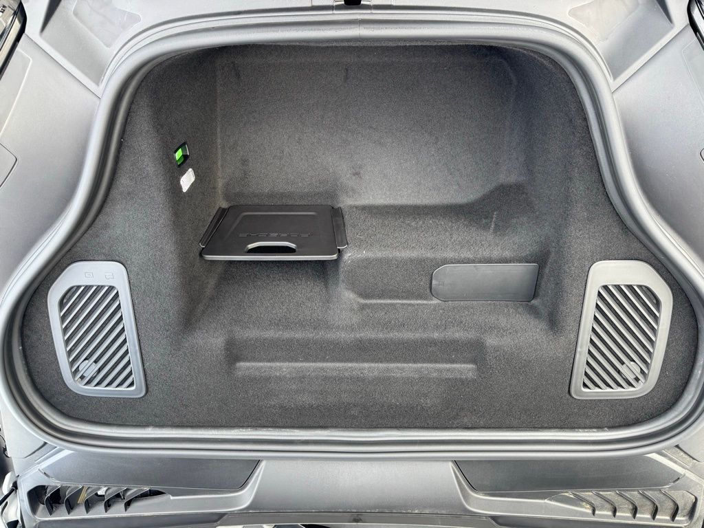 2025 Porsche Macan T 10