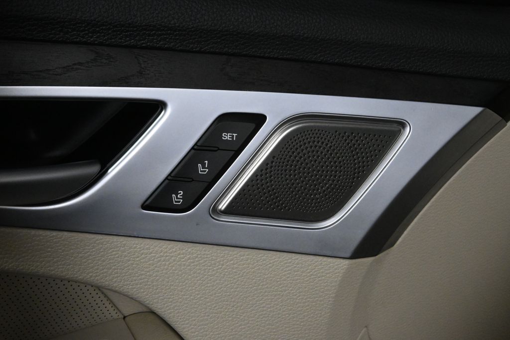 Thumbnail: 2019 Genesis G80 - 31