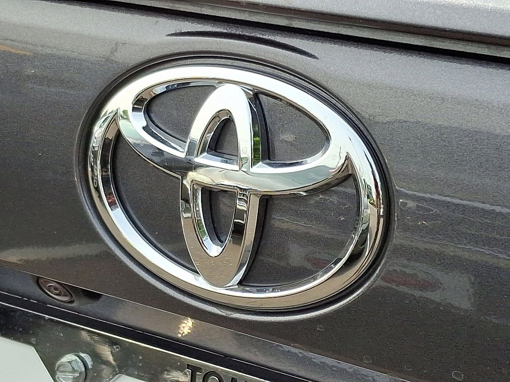 2025 Toyota RAV4 SE 30