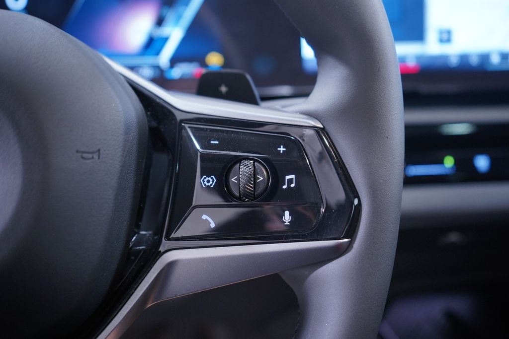 Thumbnail: 2025 BMW 5 Series - 20