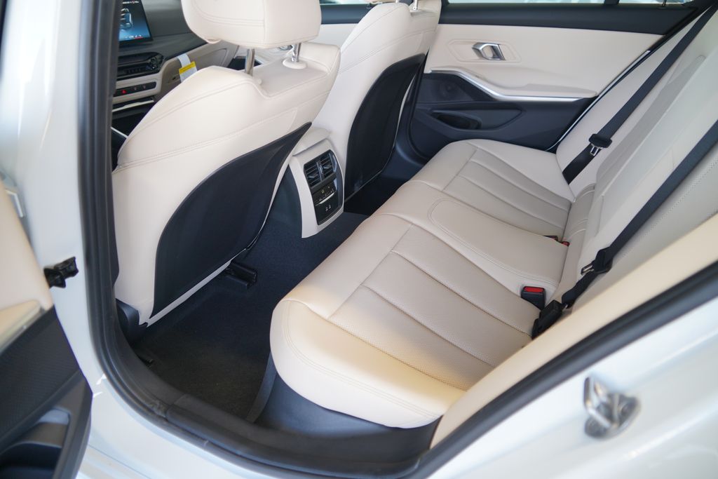 Thumbnail: 2026 BMW 3 Series - 18