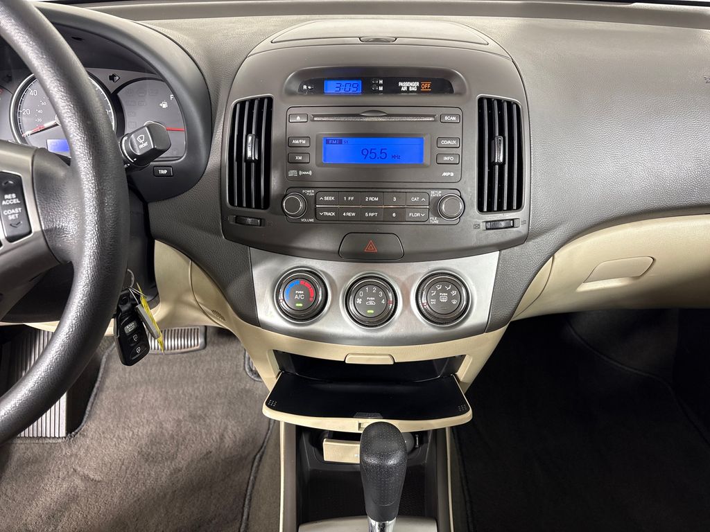 Used 2010 Beige Hyundai GLS image 27