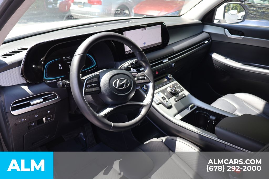 Used 2025 White Hyundai SEL image 9