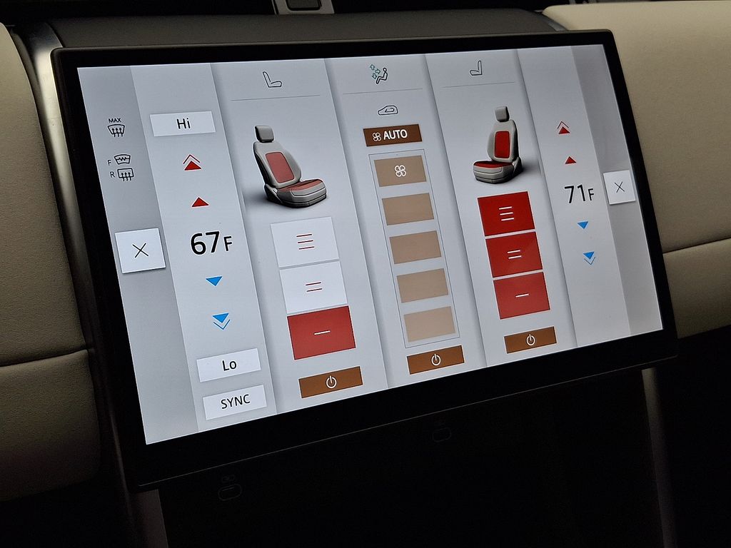 Thumbnail: 2025 Land Rover Discovery Sport - 17