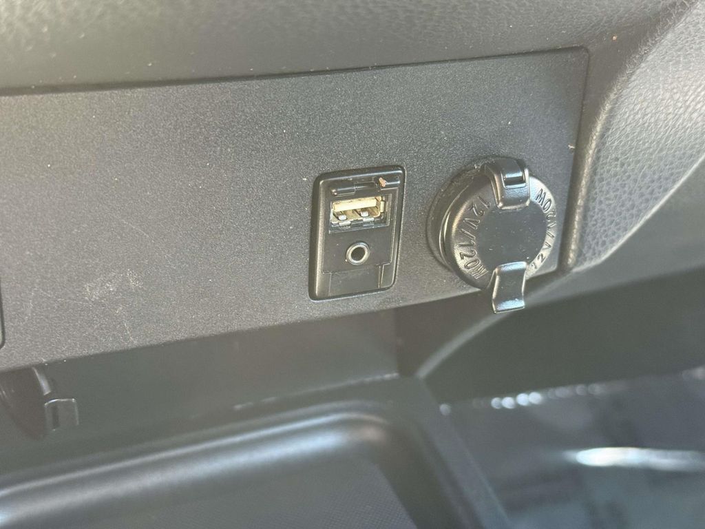 2018 Toyota RAV4 LE - Photo 27