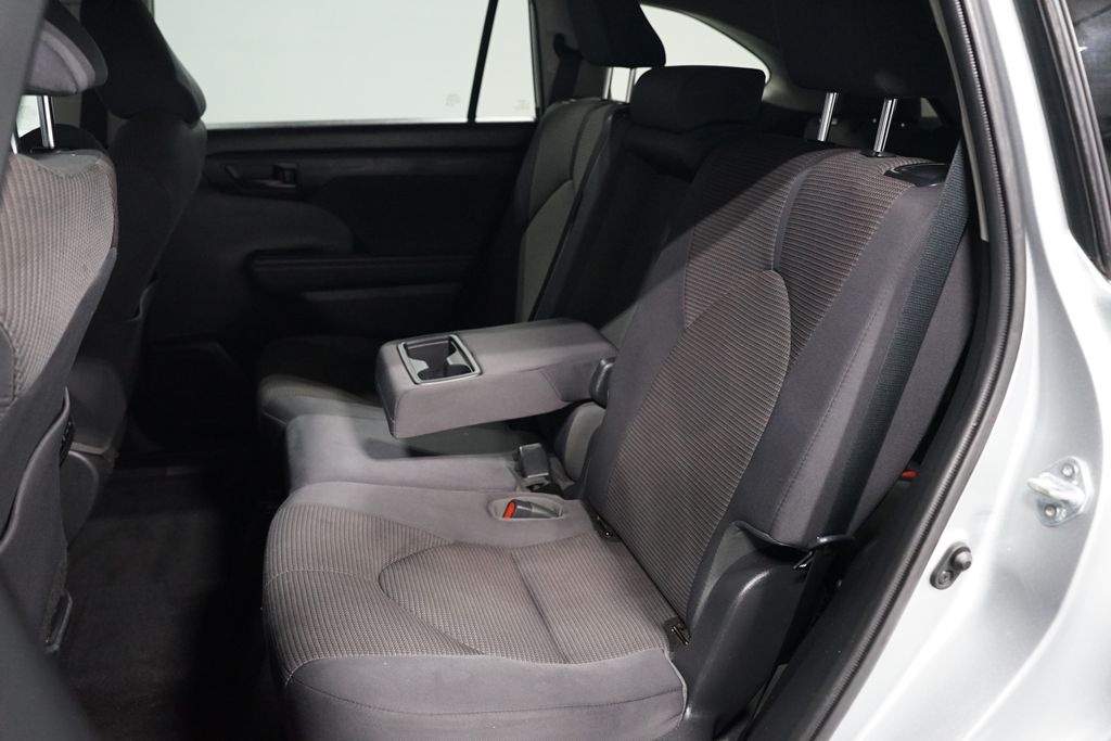 Thumbnail: 2021 Toyota Highlander - 25