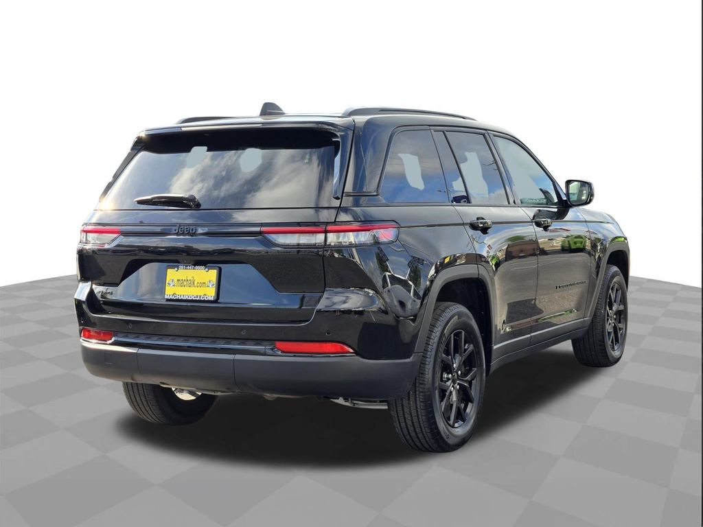 2025 Jeep Grand Cherokee Altitude - 3