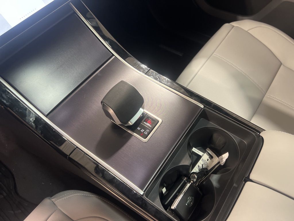Certified Used 2026  Land Rover Dynamic SE image 17