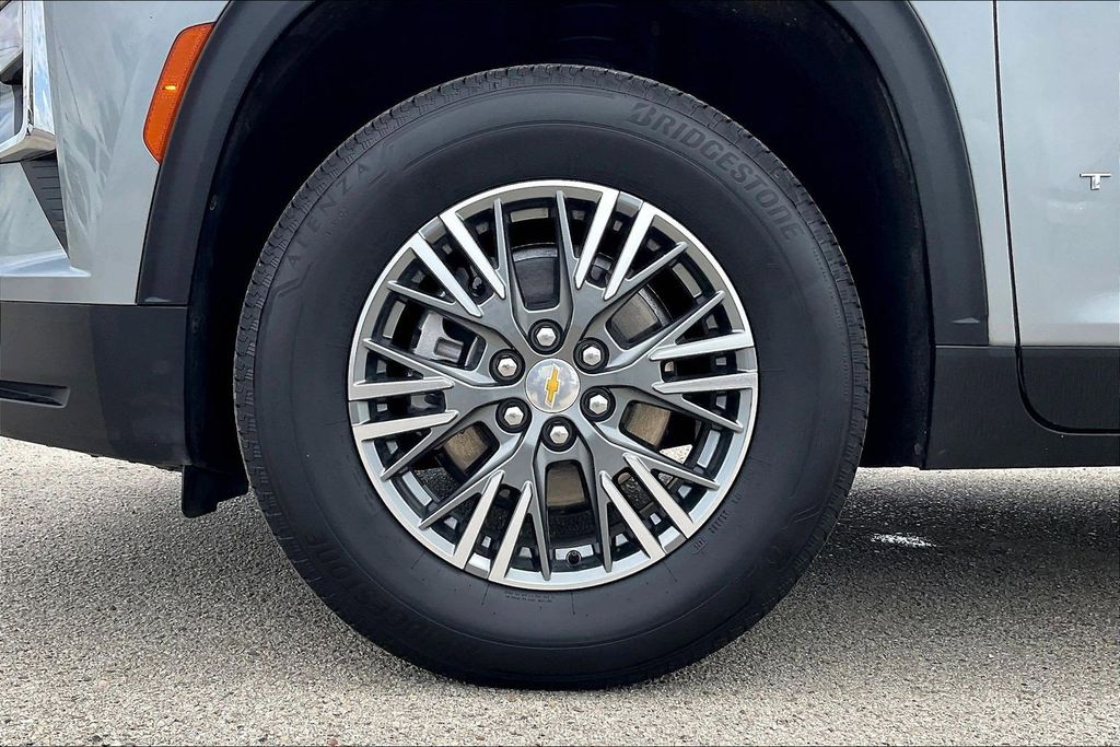 Used 2025 Chevrolet Traverse LT 4D Sport Utility