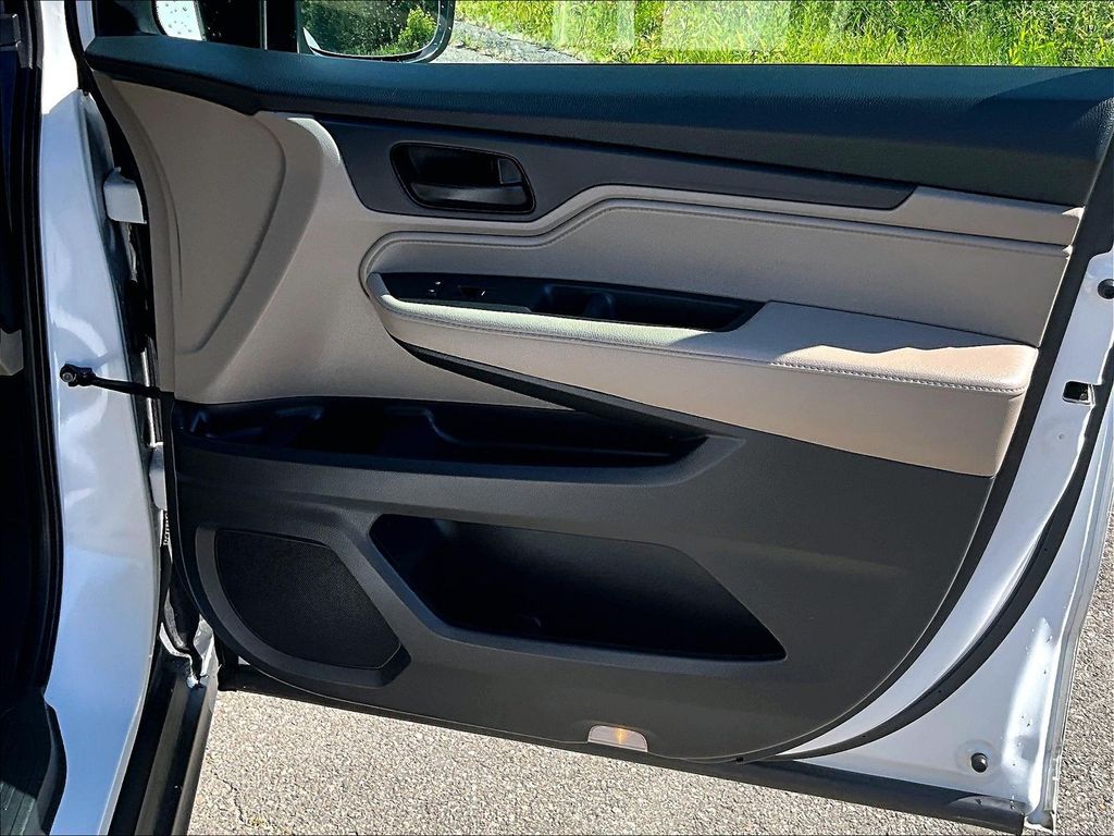 2021 Honda Odyssey — photo 12
