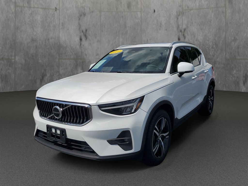 Used 2023 Volvo XC40 SUV