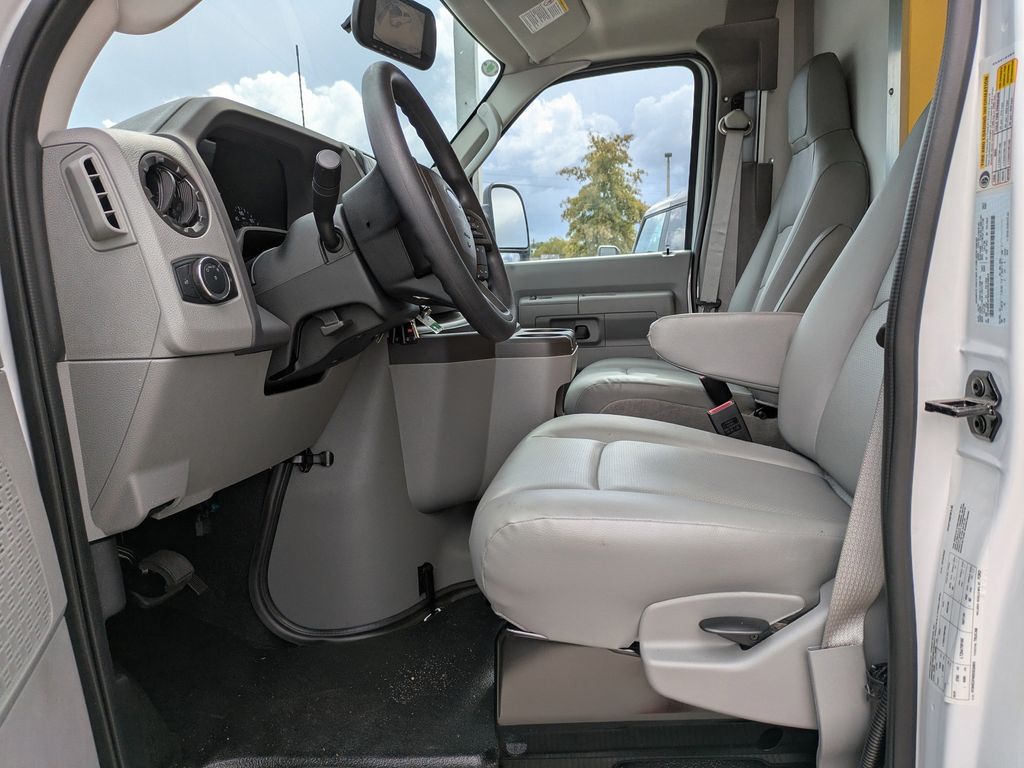 2025 Ford E-350 Cutaway 