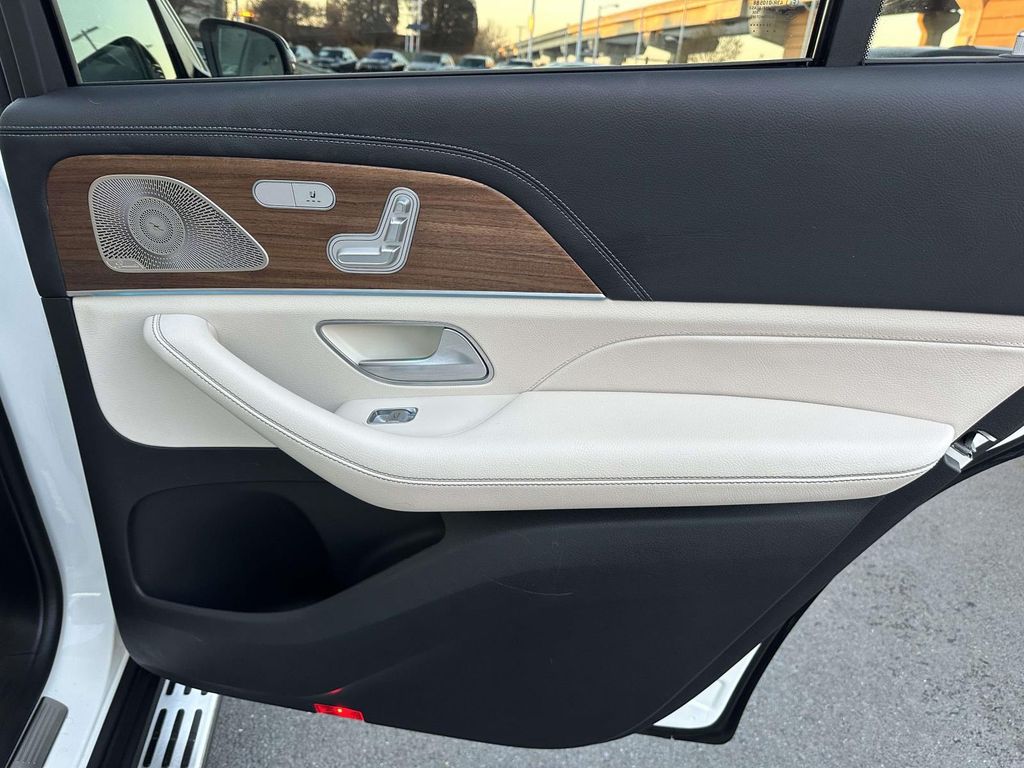 Thumbnail: 2023 Mercedes-Benz GLS - 24