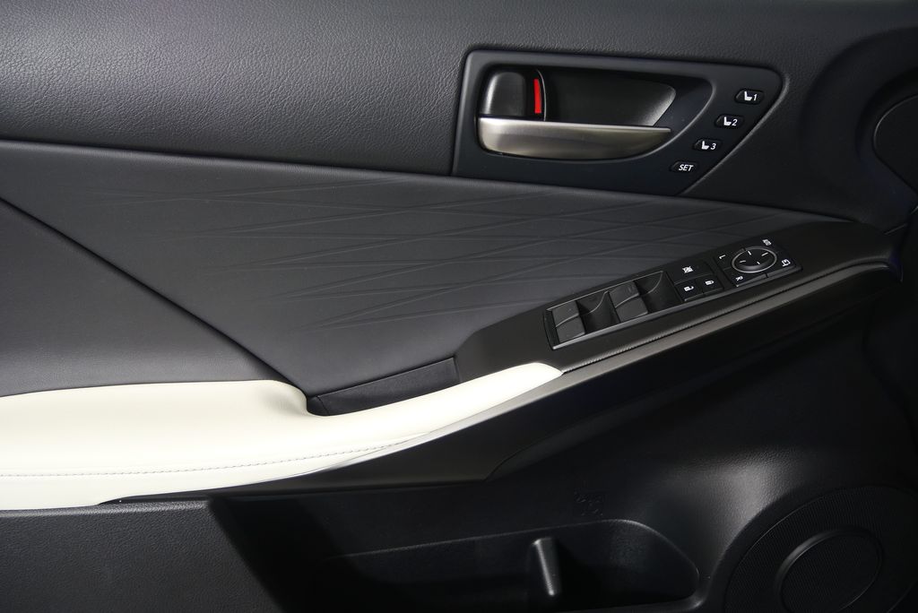 2025 Lexus IS 350 8