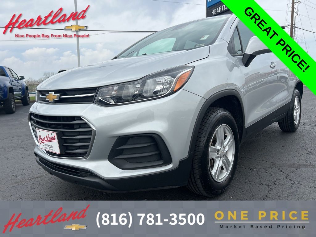 Silver Ice Metallic 2022 Chevrolet Trax LS AWD SUV / Crossover All-Wheel Drive 6-Speed Automatic