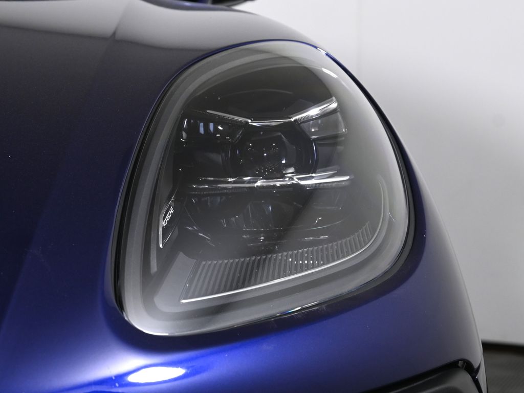 Thumbnail: 2025 Porsche Macan - 11