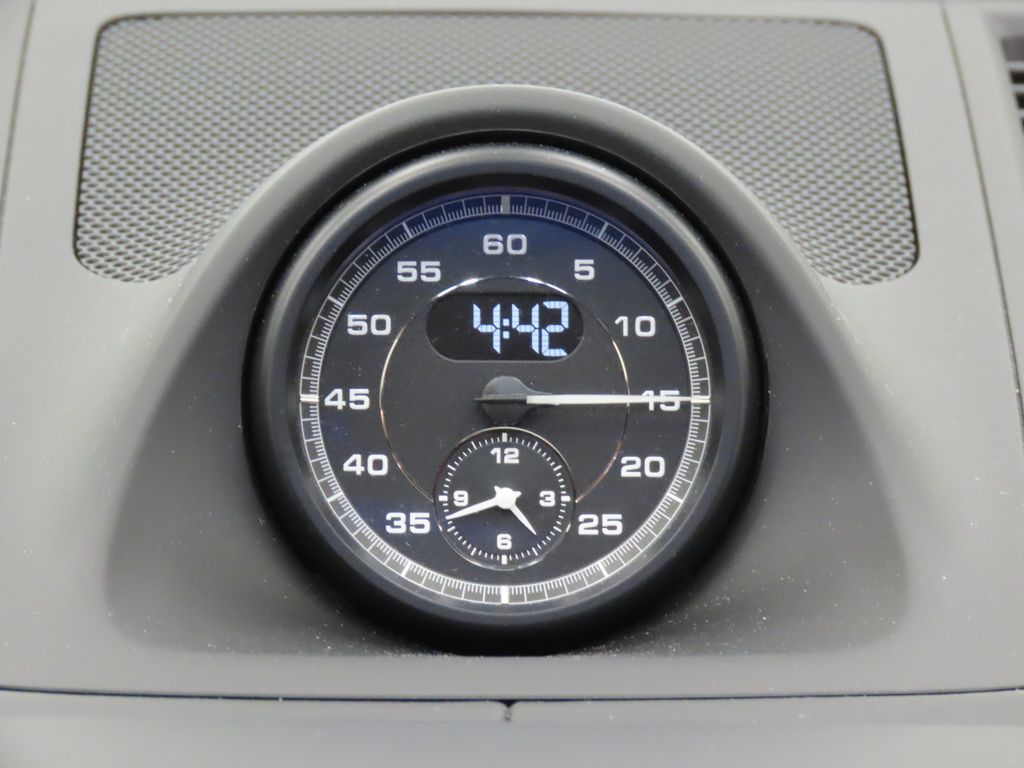 Thumbnail: 2024 Porsche Macan - 24