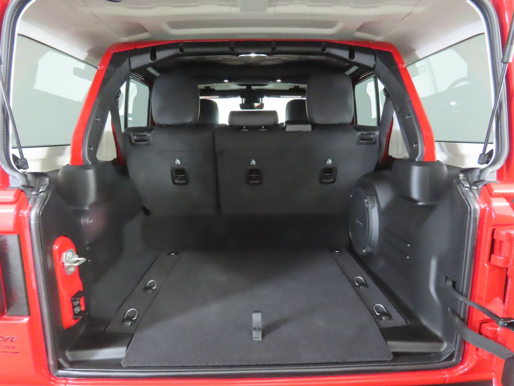 2025 Jeep Wrangler Sahara 4xe 31