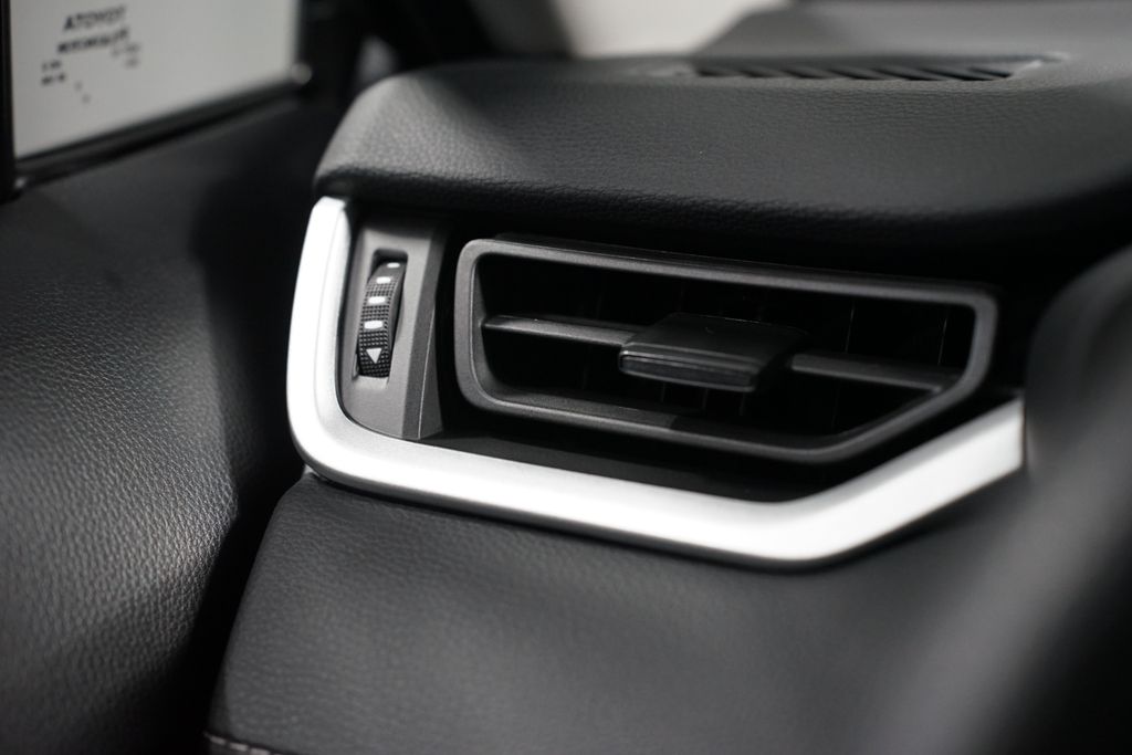 Thumbnail: 2025 Toyota RAV4 - 24