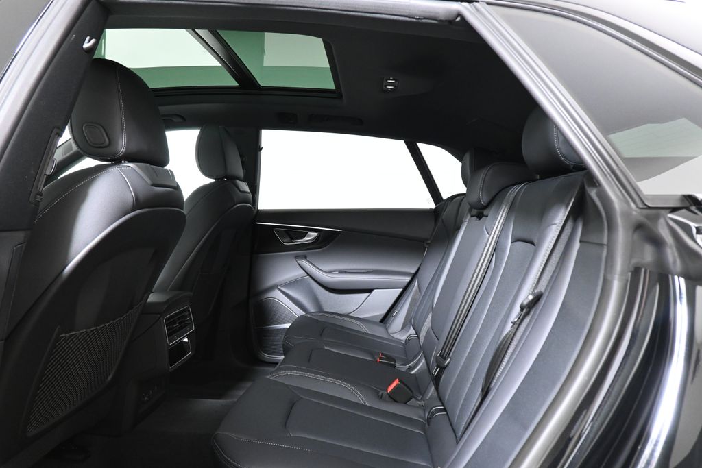 Thumbnail: 2026 Audi Q8 - 28