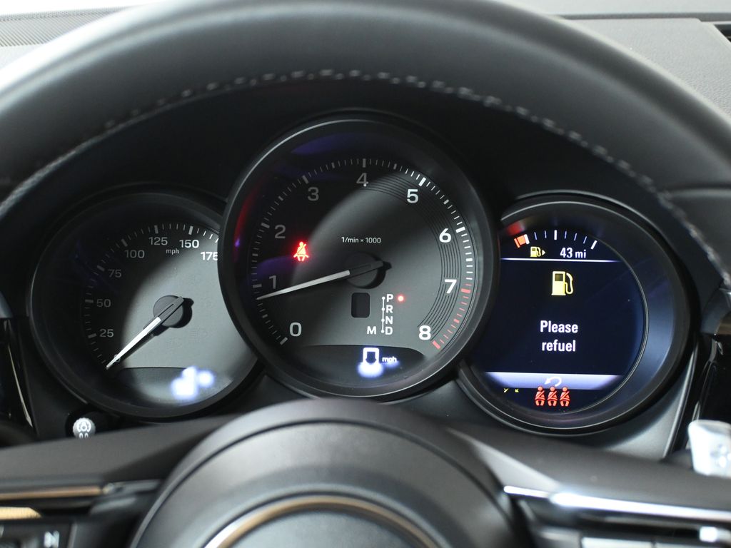 Thumbnail: 2026 Porsche Macan - 20