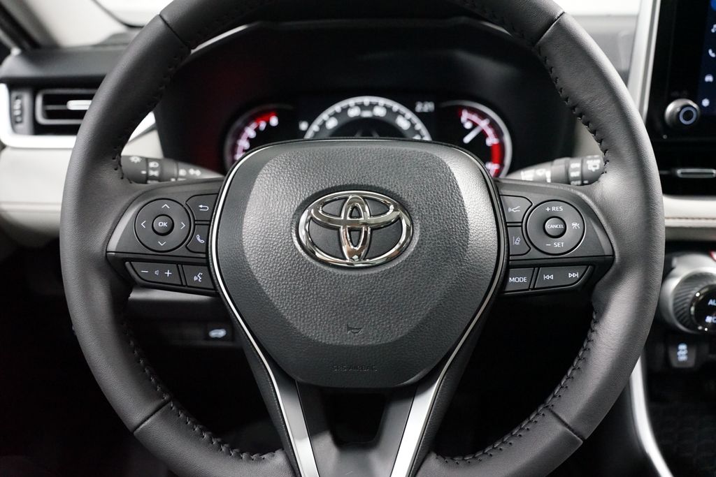 Thumbnail: 2025 Toyota RAV4 - 12