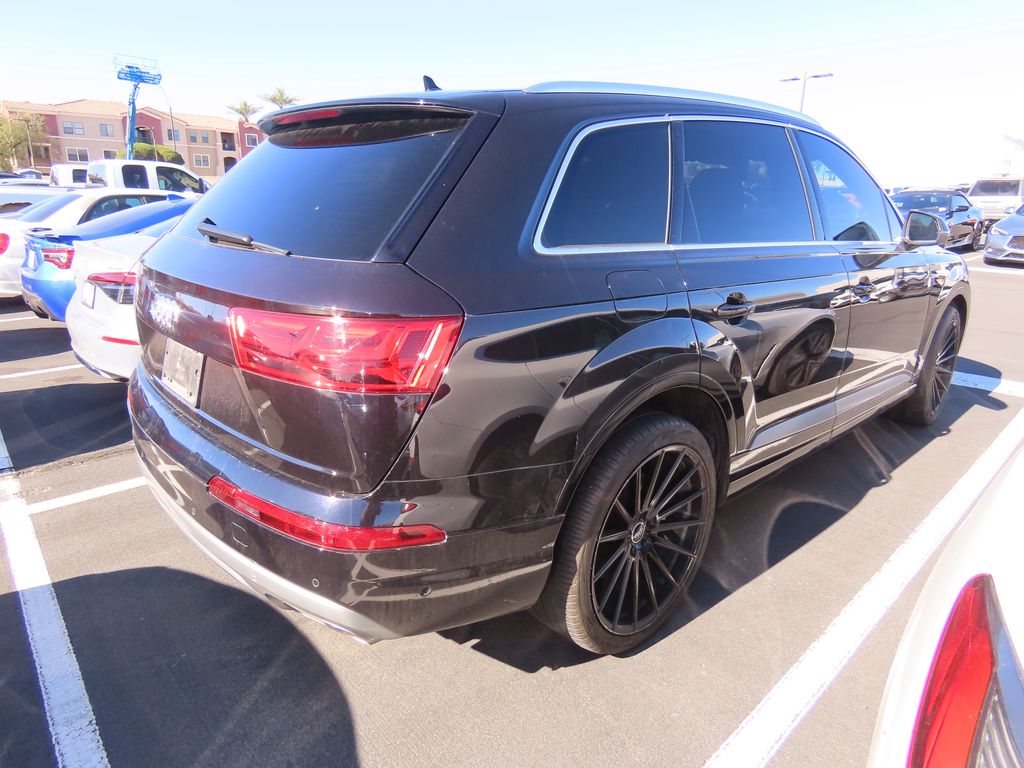 Thumbnail: 2019 Audi Q7 - 3