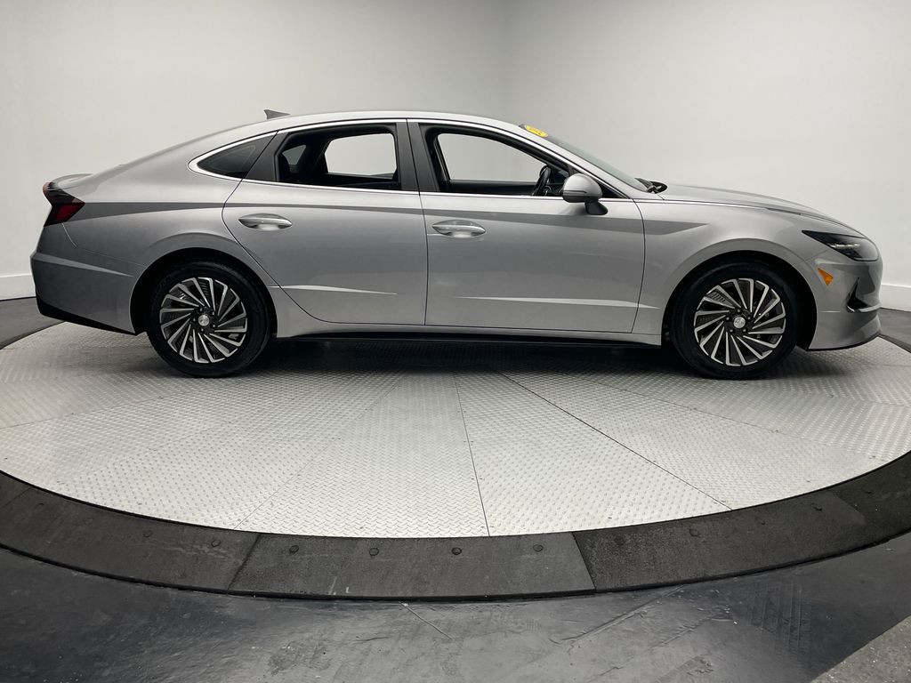 Thumbnail: 2023 Hyundai Sonata - 4