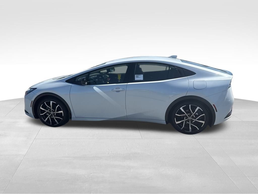 2025 Toyota Prius Plug-in Hybrid XSE photo 6
