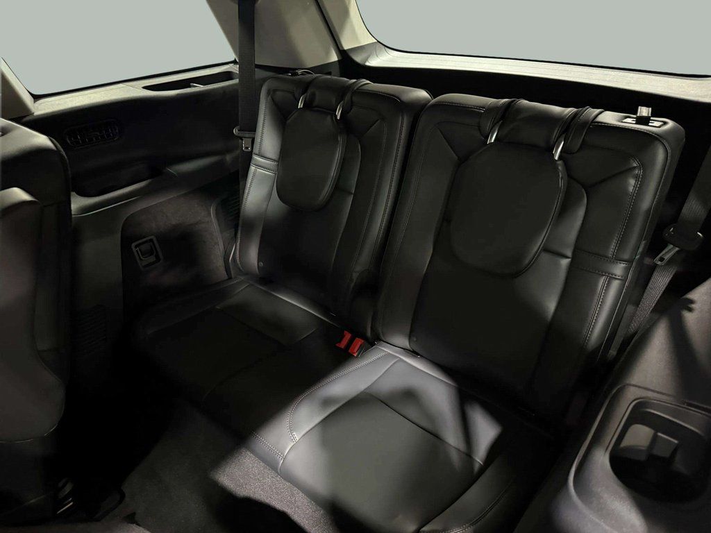 Certified Used 2025 Pristine White Metallic Tri-Coat Lincoln Reserve image 23