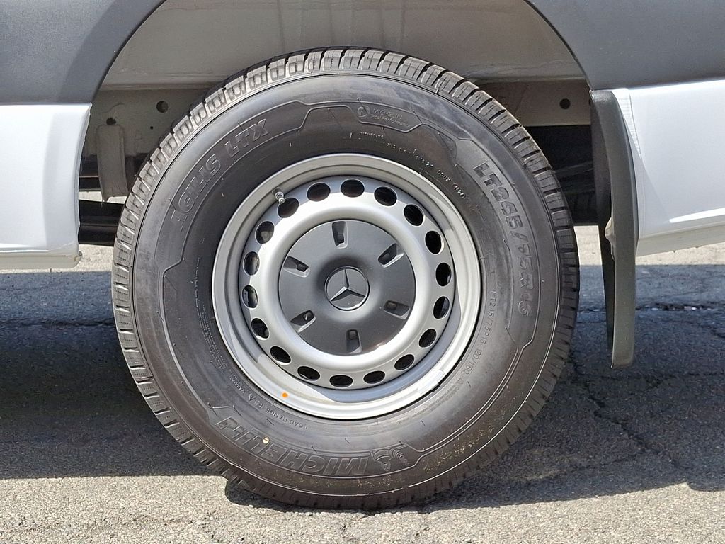 Thumbnail: 2025 Mercedes-Benz Sprinter - 5