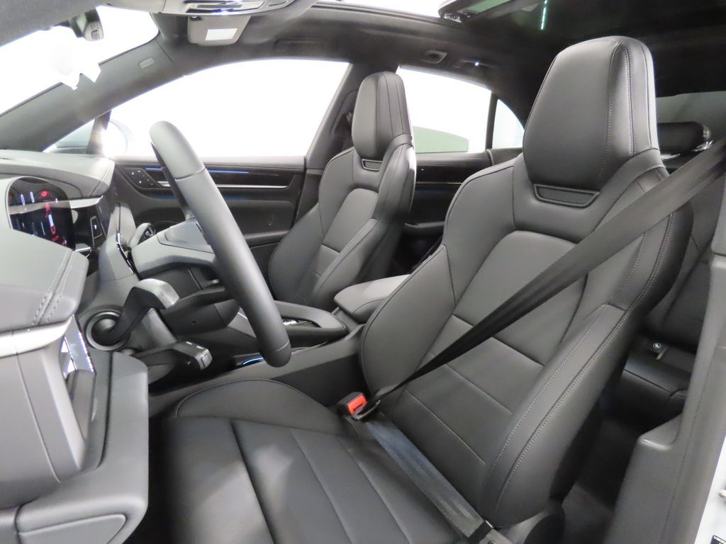Thumbnail: 2026 Porsche Macan - 5